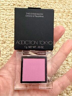 Addiction Tokyo THE EYESHADOW MATTE
Lilac Garden 011M